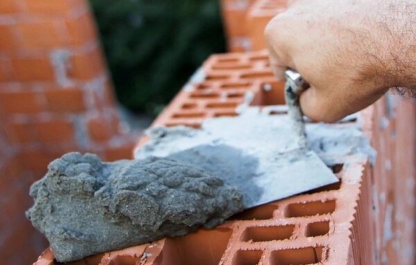 Как правильно приготовить цементный раствор для кладки кирпича?