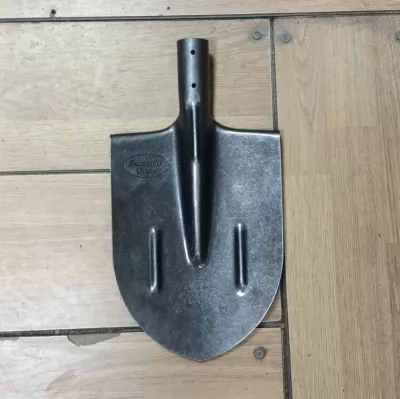 Штыковая лопата из рельсовой стали с ребрами жесткости без черенка купить в Москве