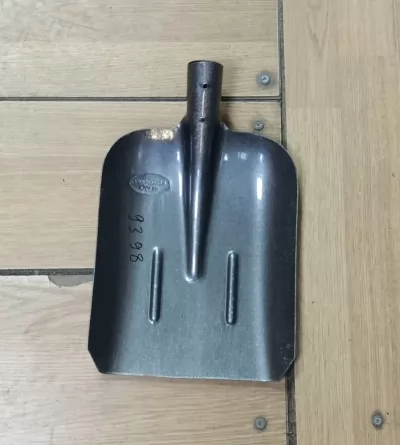 Совковая лопата из рельсовой стали с ребрами жесткости без черенка купить в Москве